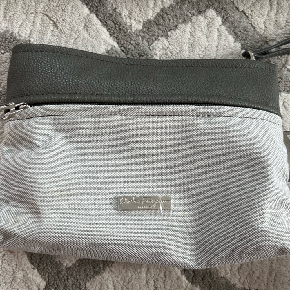 Salvatore Ferragamo Parfums Cosmetic Zip pouch Asiana Airlines